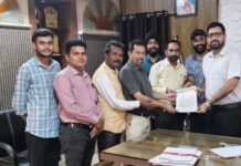 रेलवे फाटक पर फुट ओवर ब्रिज का विरोध