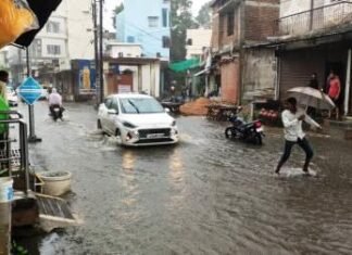 सर्वाधिक वर्षा पिथौरा तहसील में 290.6 मिलीमीटर,जिले में अब तक हुई 249.3 मिलीमीटर औसत वर्षा सर्वाधिक वर्षा पिथौरा तहसील में 290.6 मिलीमीटर