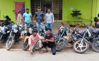 विभिन्न कंपनियों के 08 बाइक चोरी का खुलासा, दो शातिर वाहन चोर गिरफ्तार विभिन्न कंपनियों के 08 बाइक चोरी का खुलासा, दो शातिर वाहन चोर गिरफ्तार