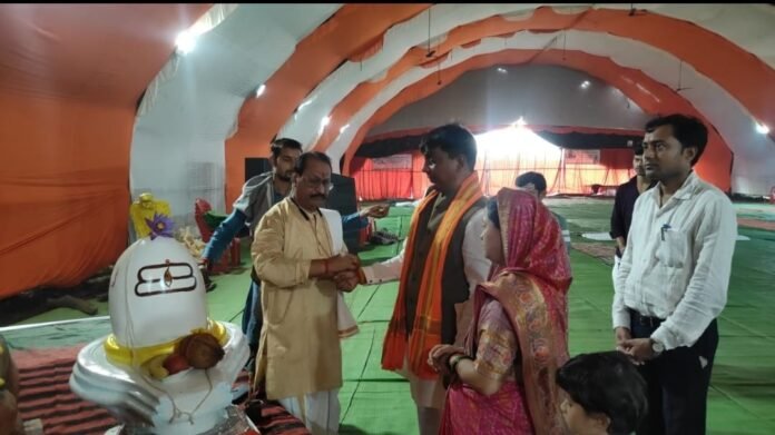 msmd -sinha सावन मास में विधायक द्वारा पिछले नौ वर्षों से रुद्राभिषेक एवं रुद्राक्ष का वितरण