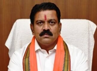 शहीद पुलिसकर्मियों के परिजनों को अब मिलेगी विभागीय नियुक्ति की स्वतंत्रता-उपमुख्यमंत्री शर्मा शहीद पुलिसकर्मियों के परिजनों को अब मिलेगी विभागीय नियुक्ति की स्वतंत्रता