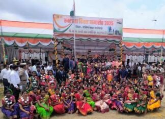 छत्तीसगढ़ रजत महोत्सव में दंतेवाड़ा के बच्चों की सांस्कृतिक प्रस्तुति ने मन मोहा छत्तीसगढ़ रजत महोत्सव में दंतेवाड़ा के बच्चों की सांस्कृतिक प्रस्तुति ने मन मोहा