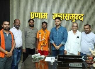 13 हजार किलोमीटर की तीर्थ साइकिल यात्रा कर लौटे ओमप्रकाश का आत्मीय स्वागत 13 हजार किलोमीटर की तीर्थ साइकिल यात्रा कर लौटे ओमप्रकाश का आत्मीय स्वागत