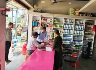 कृषि सेवा केंद्रों में मिली लापरवाही, कई केंद्रों को नोटिस जारी कृषि सेवा केंद्रों में मिली लापरवाही, कई केंद्रों को नोटिस जारी