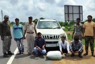 लक्ज़री SUV में गांजा की बड़ी खेप के साथ तीन अन्तर्राज्यीय तस्कर गिरफ्तार लक्ज़री SUV में गांजा की बड़ी खेप के साथ तीन अन्तर्राज्यीय तस्कर गिरफ्तार