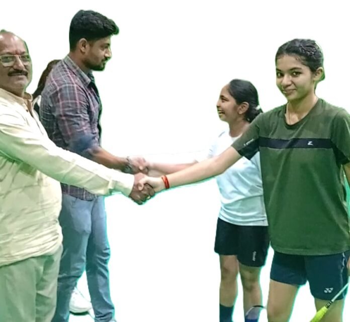 416f46db-e49a-49ed-b092-668d2cf3547c-01 जिला स्तरीय बैडमिंटन प्रतियोगिता में पूर्वंश,हर्ष व देवांगी बने विजेता