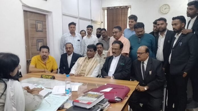 59d29029-5168-44d0-96a6-60d6720b9f0d-03 राजस्व न्यायालय में अधिवक्ता कक्ष की मांग हुई त्वरित पूरी