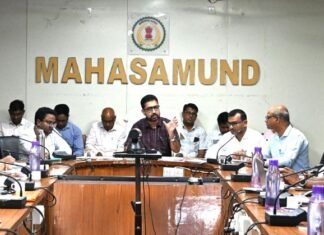 “15 नवंबर से धान खरीदी शुरू: कलेक्टर ने अवैध परिवहन पर सख्ती और सभी तैयारियां समय पर पूर्ण करने के निर्देश दिए” “15 नवंबर से धान खरीदी शुरू,कलेक्टर ने कहा अवैध परिवहन पर होगी सख्ती