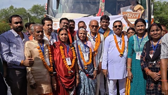 msmd-03 323 श्रद्धालु प्रयागराज, काशी व हनुमानगढ़ के लिए रवाना