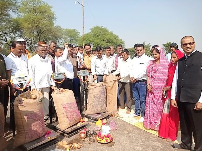 धान खरीदी की हुईं शुरुआत 