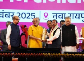 दो नागरिको को पहली बार एक साथ मिला राज्य अलंकरण सम्मान दो नागरिको को पहली बार एक साथ मिला राज्य अलंकरण सम्मान