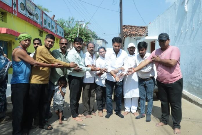 वार्ड क्रमांक 16 में नपाध्यक्ष ने किया सीसी रोड का भूमिपूजन