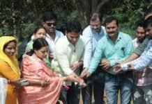 पेवर ब्लॉक लगने से स्कूली बच्चों को आवागमन में होगी सुविधा : निखिलकांत पेवर ब्लॉक लगने से स्कूली बच्चों को आवागमन में होगी सुविधा : निखिलकांत