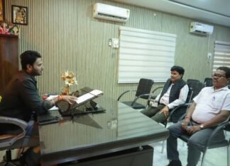 शहर विकास को लेकर नपाध्यक्ष ने की नगरीय निकाय के संयुक्त निदेशक से चर्चा शहर विकास को लेकर नगरीय निकाय के संयुक्त निदेशक से चर्चा