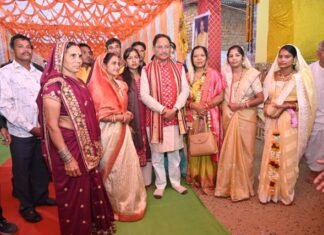 मुख्यमंत्री विष्णुदेव साय का सलखंड दौरा, महालक्ष्मी पूजन में शामिल मुख्यमंत्री विष्णुदेव साय का सलखंड दौरा, महालक्ष्मी पूजन में शामिल