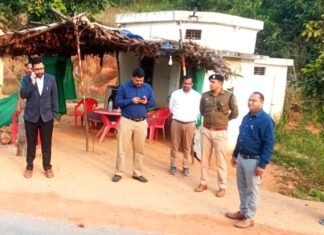 कलेक्टर व एसपी ने अंतर्राज्यीय जांच चौकी पलसापाली का किया निरीक्षण कलेक्टर व एसपी ने अंतर्राज्यीय जांच चौकी पलसापाली का किया निरीक्षण