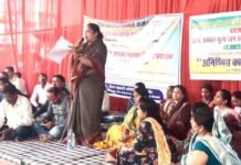 कंप्यूटर ऑपरेटर संघ के धरने में पहुँच कर पूर्व पालिकाध्यक्ष ने किया समर्थन कंप्यूटर ऑपरेटर संघ के धरने में पहुँच कर पूर्व पालिकाध्यक्ष ने किया समर्थन