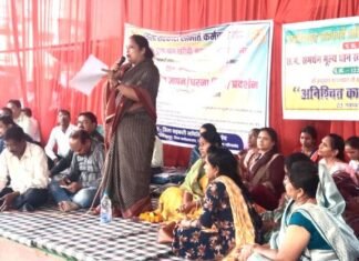 कंप्यूटर ऑपरेटर संघ के धरने में पहुँच कर पूर्व पालिकाध्यक्ष ने किया समर्थन कंप्यूटर ऑपरेटर संघ के धरने में पहुँच कर पूर्व पालिकाध्यक्ष ने किया समर्थन