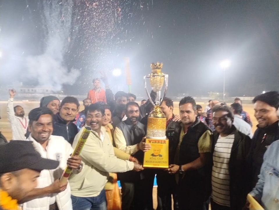 अटल कप टेनिस बॉल क्रिकेट प्रतियोगिता में महाकाल 11बना विजेता