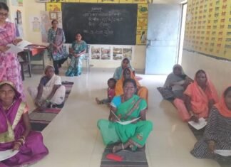 सास-बहू, पति-पत्नी एवं देवरानी-जेठानी ने उत्साह से दिलाई साक्षरता परीक्षा सास-बहू, पति-पत्नी एवं देवरानी-जेठानी ने उत्साह से दिलाई साक्षरता परीक्षा