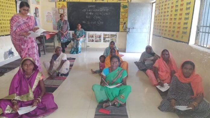 सास-बहू, पति-पत्नी एवं देवरानी-जेठानी ने उत्साह से दिलाई साक्षरता परीक्षा