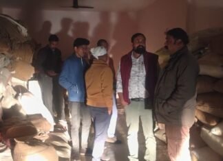 अवैध धान पर संयुक्त टीम की कार्यवाही,1058 बोरी अवैध धान जप्त अवैध धान पर संयुक्त टीम की कार्यवाही,1058 बोरीअवैध धान जप्त