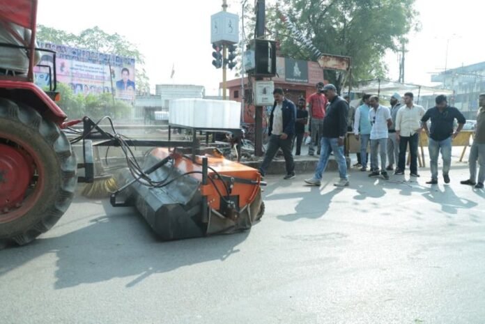 नगर पालिका की नई पहल: ऑटो स्वीप मशीन से धूल-मुक्त सफाई व्यवस्था