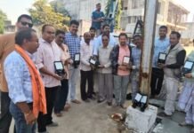 वार्ड 14 साकरकर कॉम्पलेक्स में पार्षद निधि से स्ट्रीट लाइट व्यवस्था का शुभारंभ वार्ड 14 साकरकर कॉम्पलेक्स में पार्षद निधि से स्ट्रीट लाइट व्यवस्था का शुभारंभ