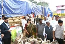 प्रभारी सचिव बारिक ने विकास कार्यों व धान खरीदी व्यवस्था का किया निरीक्षण प्रभारी सचिव बारिक ने विकास कार्यों व धान खरीदी व्यवस्था का किया निरीक्षण