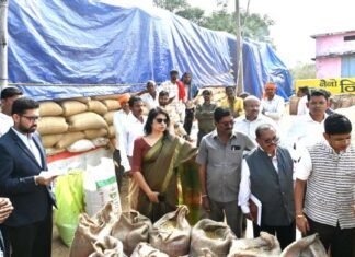 प्रभारी सचिव बारिक ने विकास कार्यों व धान खरीदी व्यवस्था का किया निरीक्षण प्रभारी सचिव बारिक ने विकास कार्यों व धान खरीदी व्यवस्था का किया निरीक्षण