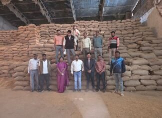 बालोदिया के राइस मिल में बड़ी कार्रवाई 61,203 बोरा धान की कमी, उपलब्ध स्टॉक जप्त बालोदिया के राइस मिल में बड़ी कार्रवाई 61,203 बोरा धान की कमी