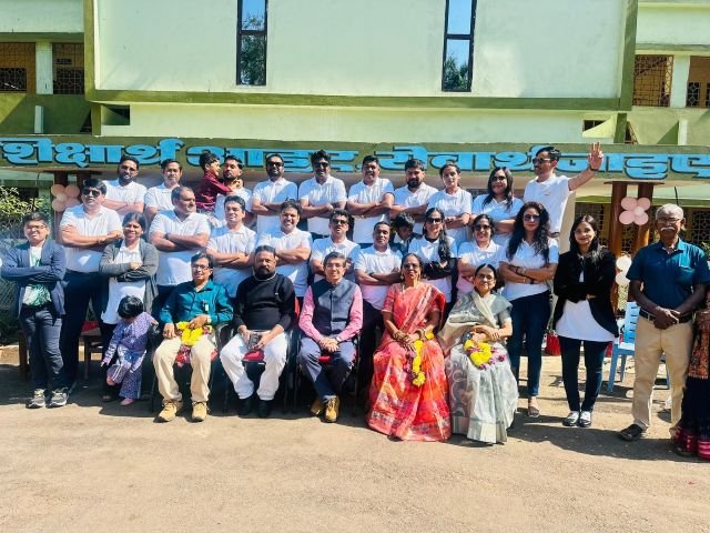 1002416447 केन्द्रीय विद्यालय में 2003 बैच का भावनात्मक पुनर्मिलन, यादों में डूबे पूर्व छात्र