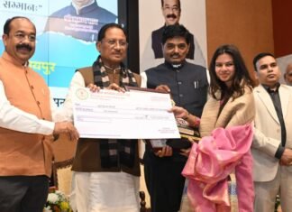 मृणाल विदानी को नवाचार के लिए छत्तीसगढ़ युवा रत्न सम्मान मृणाल विदानी को नवाचार के लिए छत्तीसगढ़ युवा रत्न सम्मान