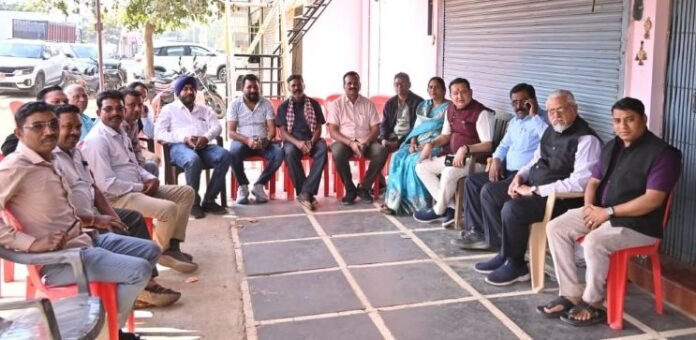 बसना में SIR अभियान की बैठक ली विधायक अग्रवाल ने