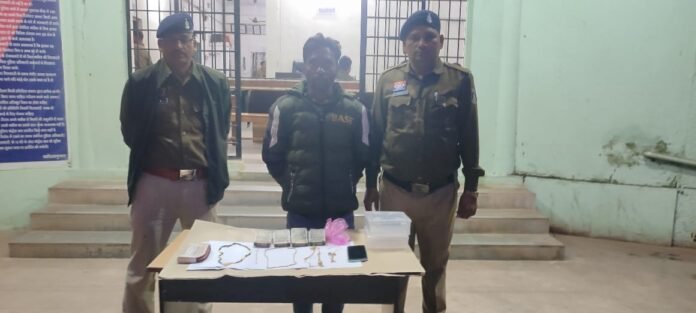 सोना-चांदी चमकाने के बहाने ठगी करने वाला गिरफ्तार, बिहार में पकड़ाया