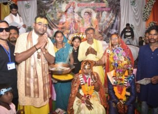 भागवत कथा में रुक्मिणी विवाह प्रसंग पर निर्धन कन्या का वैदिक विवाह, बना सामाजिक मिसाल भागवत कथा में रुक्मिणी विवाह प्रसंग पर निर्धन कन्या का वैदिक विवाह