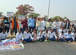 धान खरीदी की समय-सीमा बढ़ाने की मांग पर किसानों का चक्का जाम, नेशनल हाईवे पर उग्र प्रदर्शन धान खरीदी की समय-सीमा बढ़ाने की मांग पर किसानों का चक्का जाम