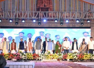 मुख्यमंत्री साय ने किया सिरपुर महोत्सव का भव्य शुभारंभ, 200 करोड़ के विकास कार्यों की सौगात सिरपुर महोत्सव का शुभारम्भ, 200 करोड़ के विकास कार्यों की मिली सौगात