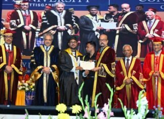 एमेटी यूनिवर्सिटी के दीक्षांत समारोह में महासमुंद के शिवा पवार को गोल्ड मेडल एमेटी यूनिवर्सिटी के दीक्षांत समारोह में महासमुंद के शिवा पवार को गोल्ड मेडल