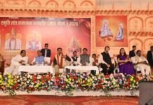 कबीर धर्मनगर दामाखेड़ा में संत समागम में शामिल हुए मुख्यमंत्री साय, अनुदान बढ़ाकर 75 लाख करने की घोषणा कबीर धर्मनगर दामाखेड़ा में संत समागम में शामिल हुए मुख्यमंत्री साय