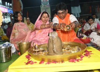 महाशिवरात्रि पर विधायक परिवार द्वारा किया गया पार्थिव शिवलिंग रुद्राभिषेक व हवन महाशिवरात्रि पर विधायक परिवार ने किया पार्थिव शिवलिंग का रुद्राभिषेक