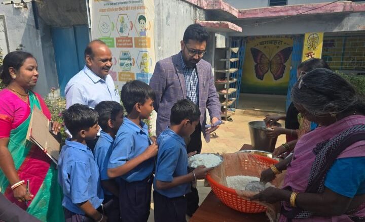 कलेक्टर लंगेह नें पीएमश्री विद्यालयों का किया निरीक्षण