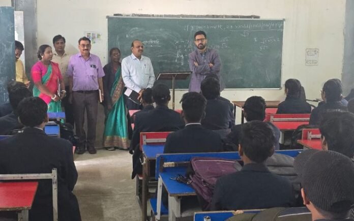 कलेक्टर लंगेह नें पीएमश्री विद्यालयों का किया निरीक्षण