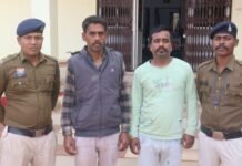 पुलिस को वाहन से कुचलने की कोशिश करने वाले गांजा तस्कर गिरफ्तार , मध्यप्रदेश से दबोचे गए आरोपी पुलिस को वाहन से कुचलने की कोशिश करने वाले गांजा तस्कर गिरफ्तार