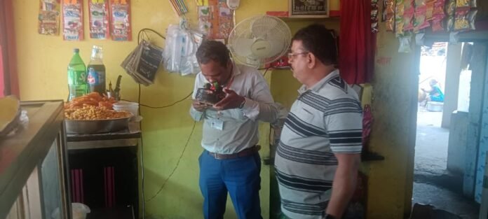 1000134950-1-3 होली से पहले खाद्य सुरक्षा विभाग की सख्ती, दुकानों से सामानों के लिए नमूने