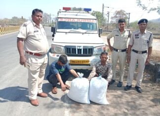 एम्बुलेंस में गांजा तस्करी का खुलासा, 20 किलो बरामद, दो आरोपी गिरफ्तार एम्बुलेंस में गांजा तस्करी का खुलासा, 20 किलो बरामद, दो आरोपी गिरफ्तार