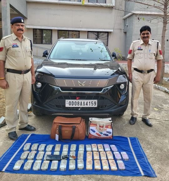 सघन वाहन जांच अभियान के दौरान 47.5 लाख नकद बरामद, दो कारें जप्त