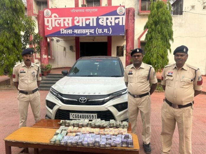 7d5848ab-9792-44ff-aefd-d6a20-3 सघन वाहन जांच अभियान के दौरान 47.5 लाख नकद बरामद, दो कारें जप्त