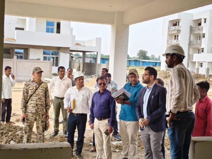Medical Collage nirikshan (2) जून तक मेडिकल कॉलेज भवन को पूर्ण करने के निर्देश दिया कलेक्टर ने