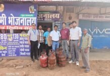 होटलों-ढाबों में घरेलू गैस सिलेंडरों के दुरुपयोग पर कार्रवाई, जांच में 29 सिलेंडर जब्त होटलों-ढाबों में घरेलू गैस सिलेंडरों के खिलाफ कार्रवाई 29 सिलेंडर जब्त